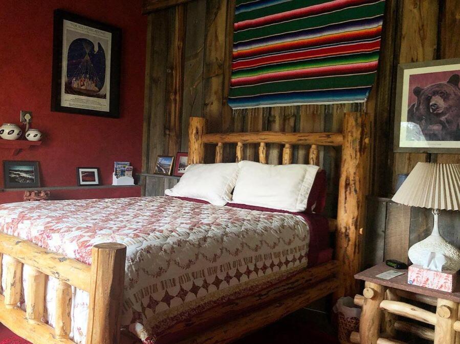 Devils Tower Lodge Room photo